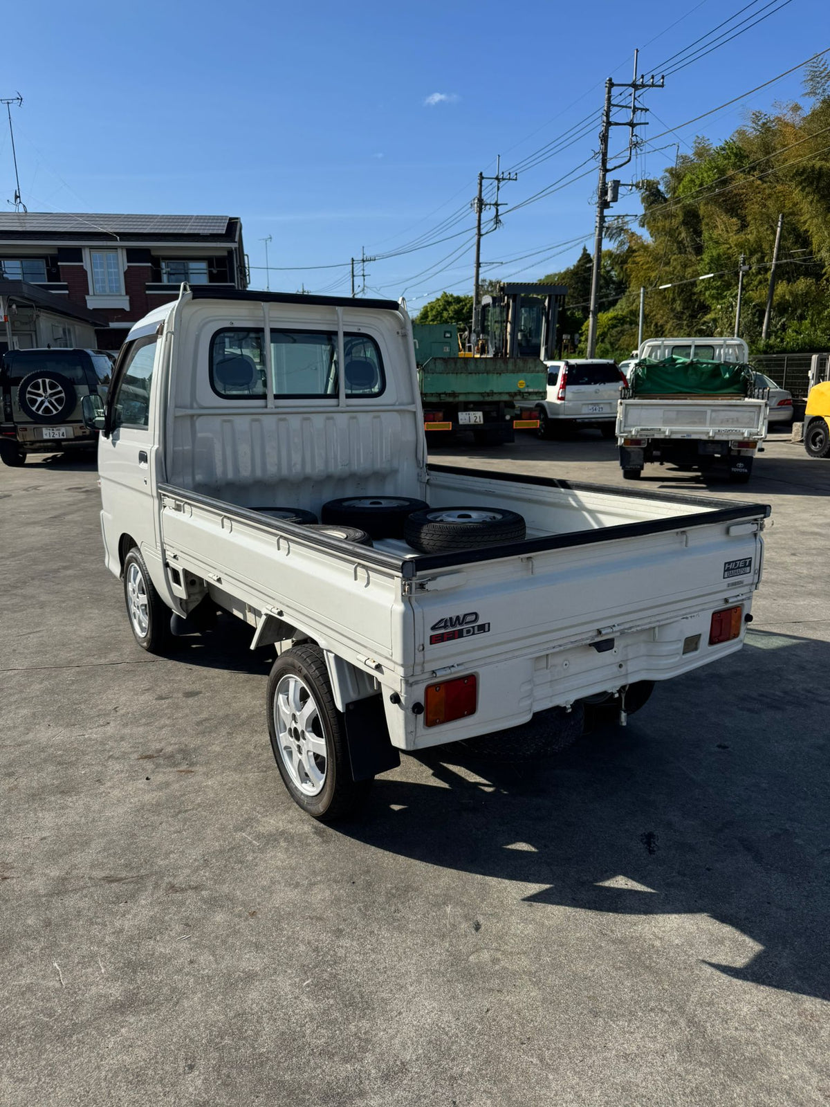 White 2000 Daihatsu Hijet 4x4 kei truck, photo 2 of 13