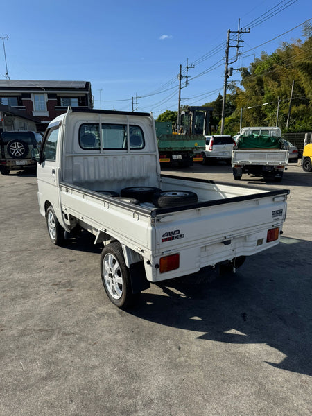 White 2000 Daihatsu Hijet 4x4 kei truck, photo 2 of 13