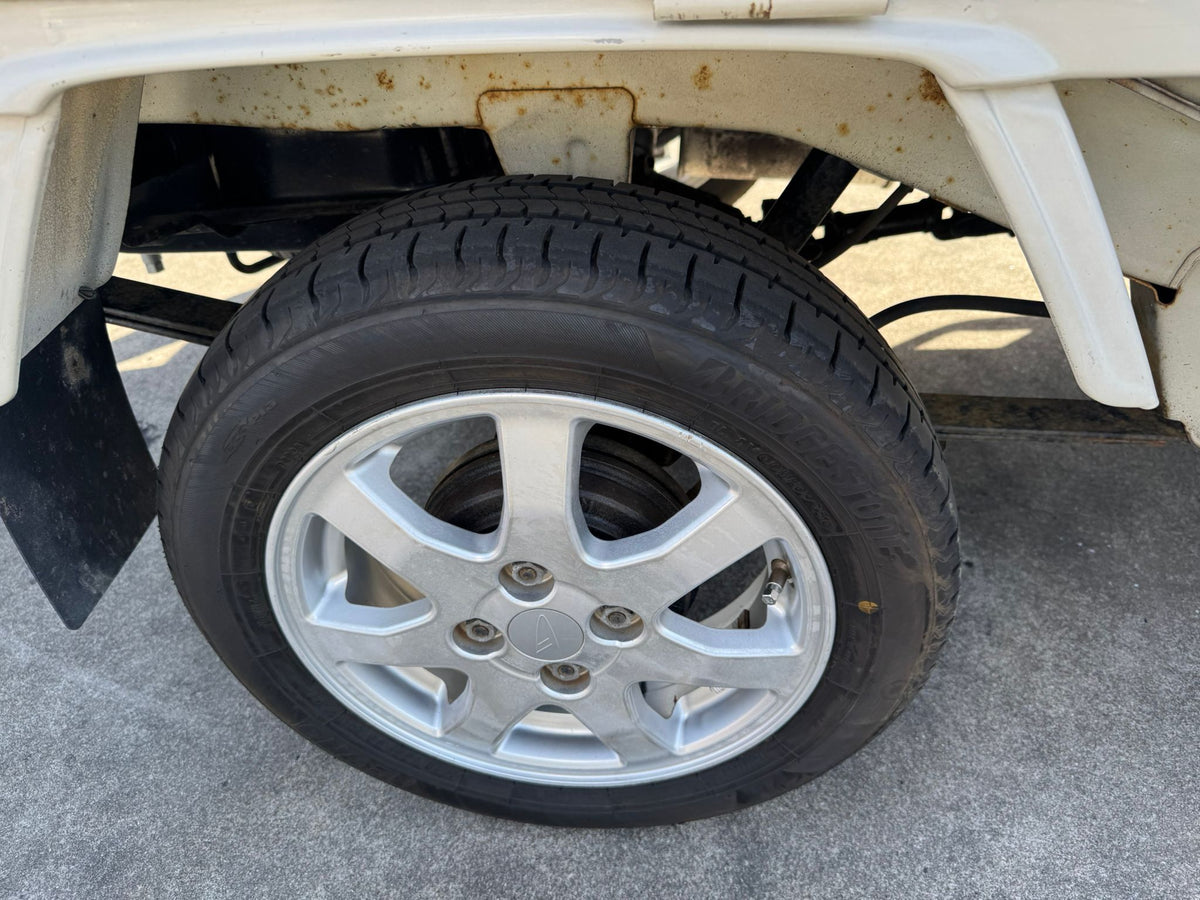 White 2000 Daihatsu Hijet 4x4 kei truck, photo 6 of 13