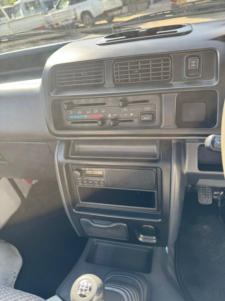 White 2000 Daihatsu Hijet 4x4 kei truck, photo 11 of 13