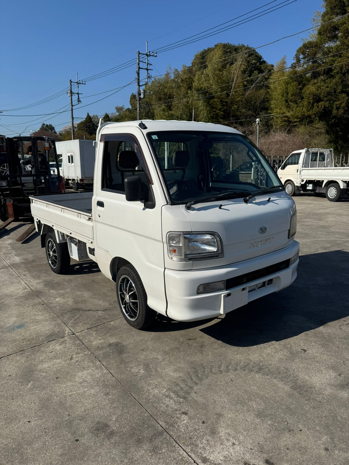 White 2000 Daihatsu Hijet 4x4 kei truck, photo 1 of 12