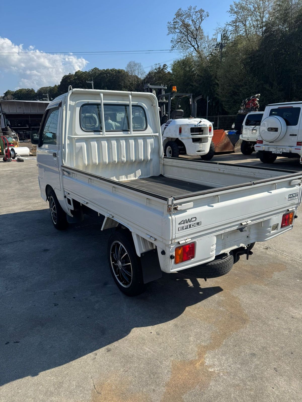 White 2000 Daihatsu Hijet 4x4 kei truck, photo 3 of 12
