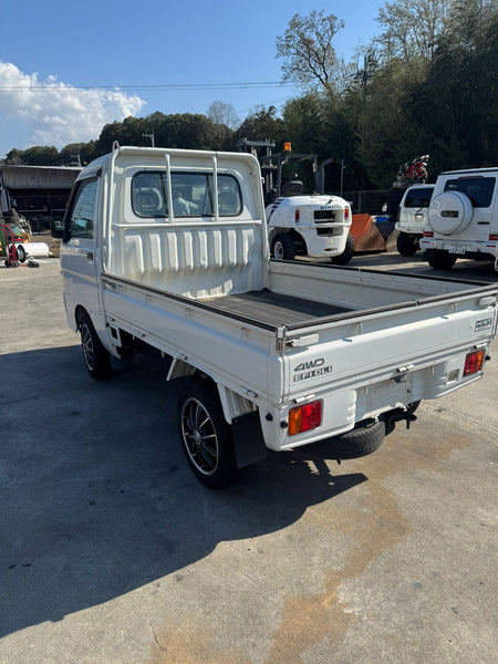 White 2000 Daihatsu Hijet 4x4 kei truck, photo 3 of 12