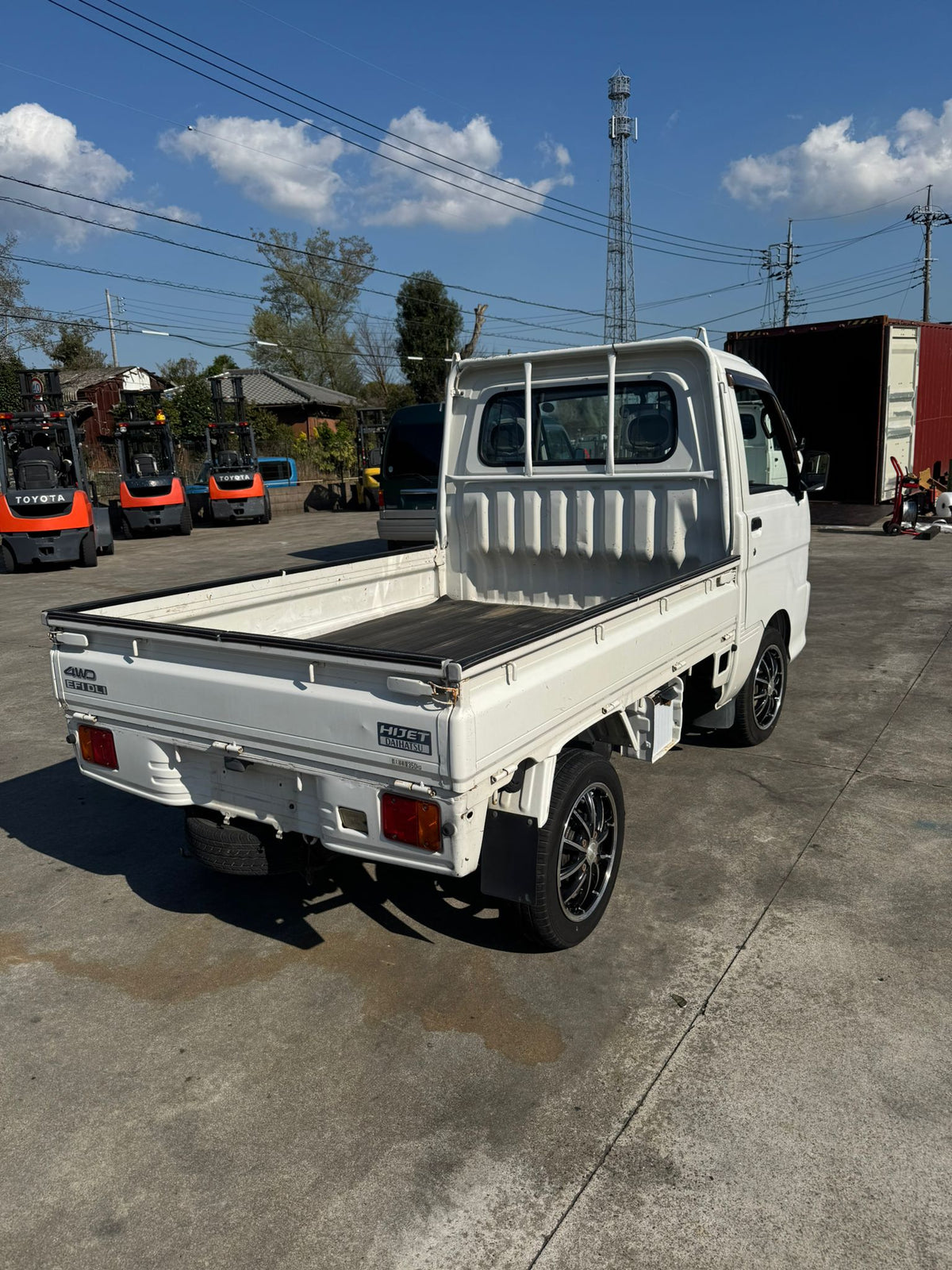 White 2000 Daihatsu Hijet 4x4 kei truck, photo 4 of 12