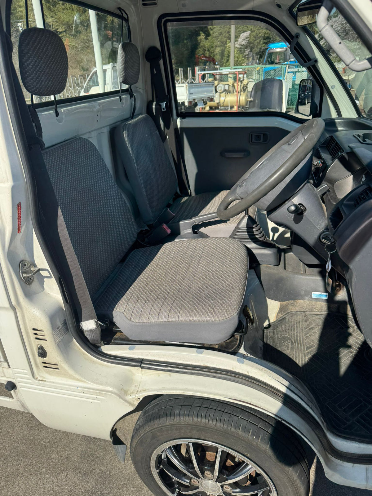 White 2000 Daihatsu Hijet 4x4 kei truck, photo 7 of 12
