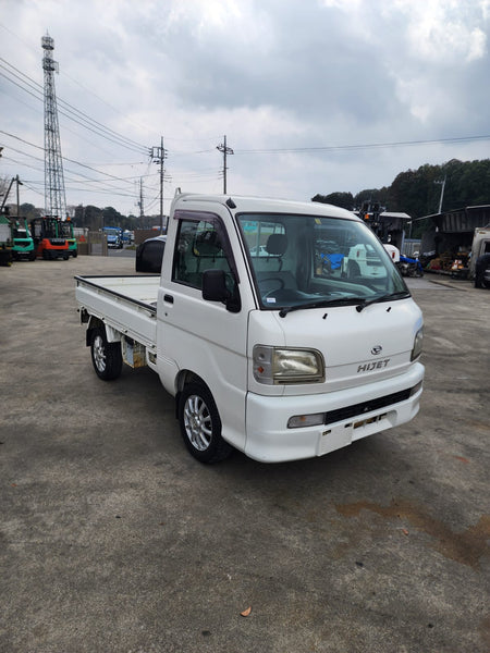 White 2000 Daihatsu Hijet 4x4 kei truck, photo 1 of 17