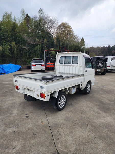 White 2000 Daihatsu Hijet 4x4 kei truck, photo 4 of 17