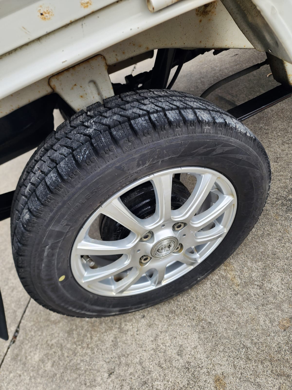 White 2000 Daihatsu Hijet 4x4 kei truck, photo 5 of 17