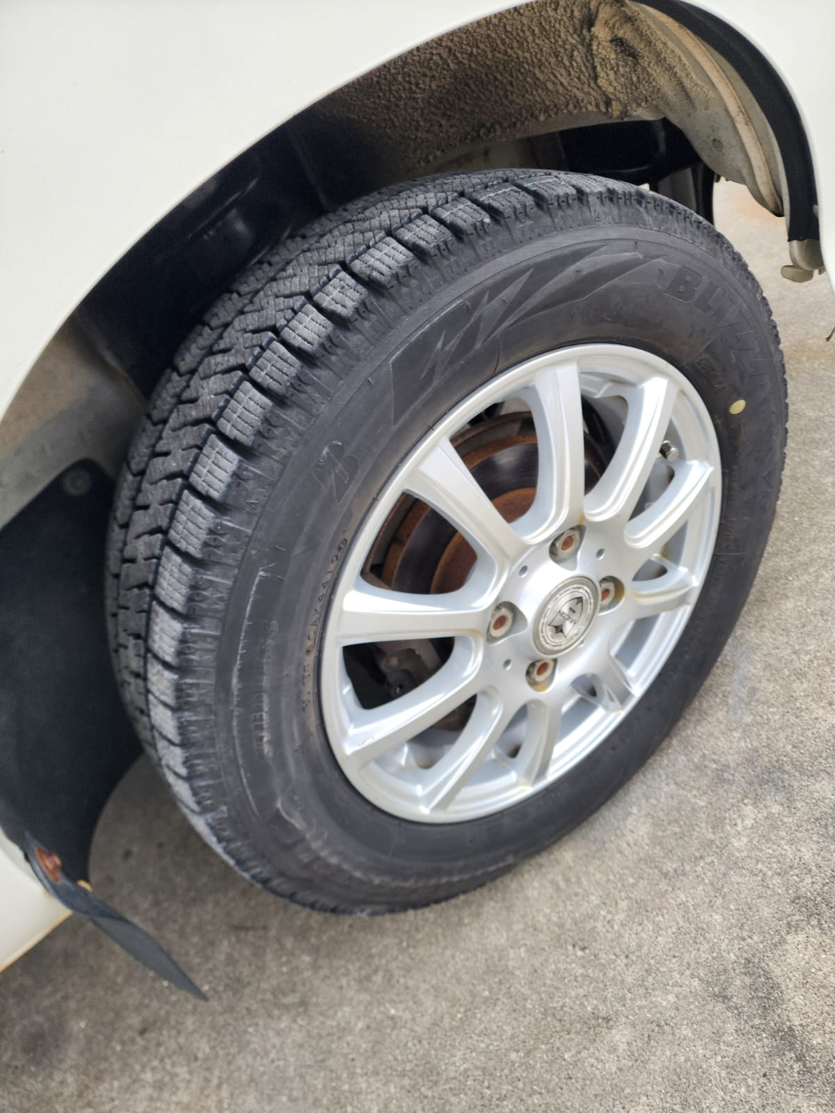 White 2000 Daihatsu Hijet 4x4 kei truck, photo 6 of 17