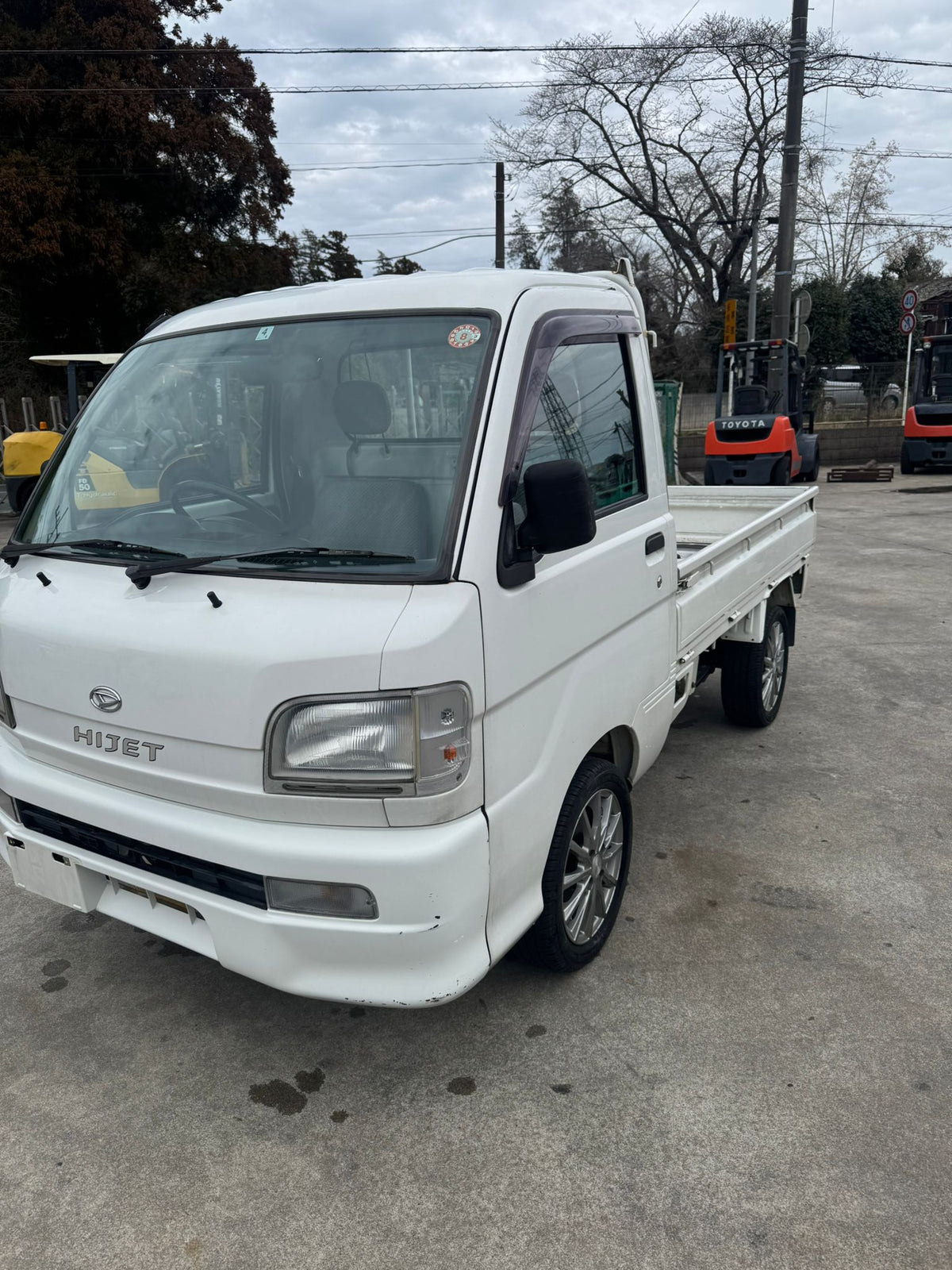 White 2001 Daihatsu Hijet 4x4 kei truck, photo 2 of 13