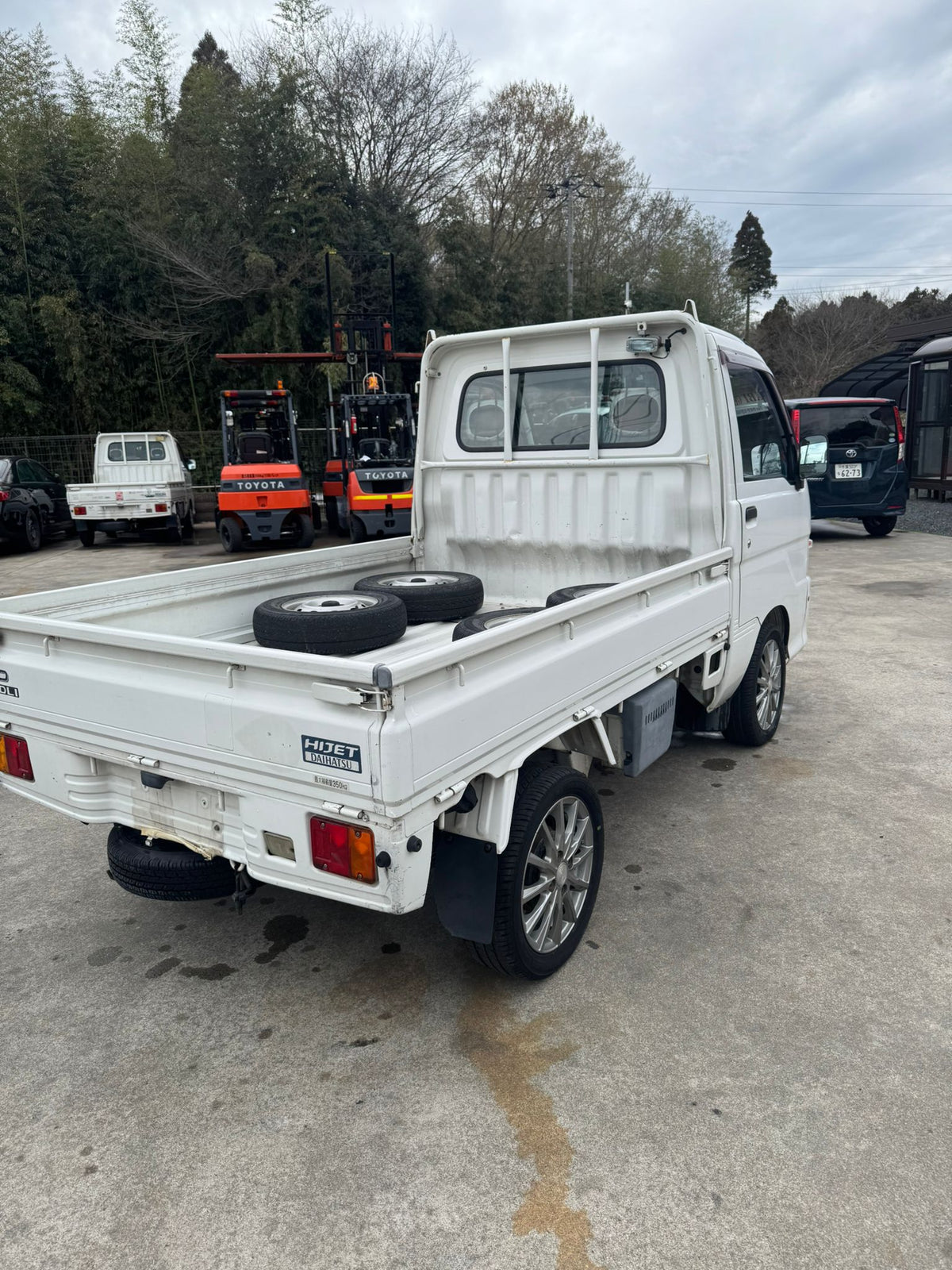 White 2001 Daihatsu Hijet 4x4 kei truck, photo 4 of 13