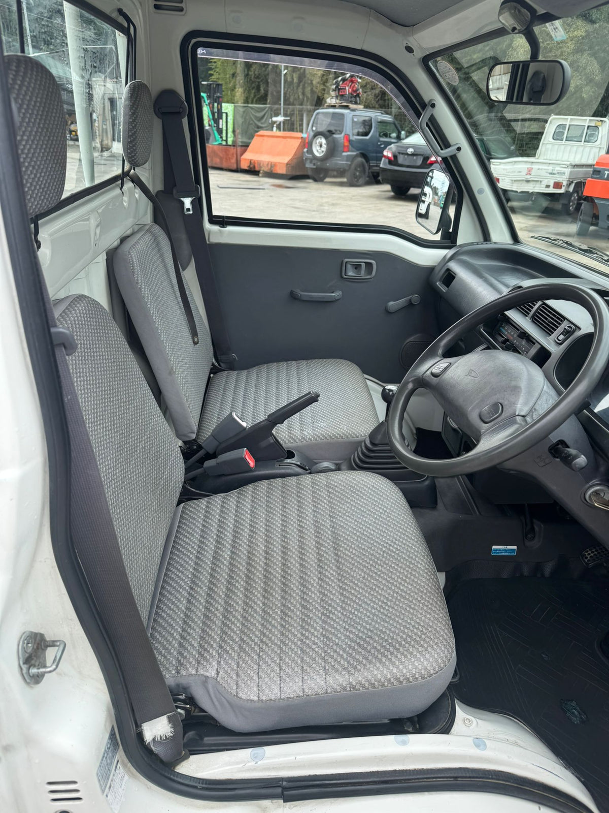 White 2001 Daihatsu Hijet 4x4 kei truck, photo 9 of 13