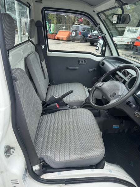 White 2001 Daihatsu Hijet 4x4 kei truck, photo 9 of 13