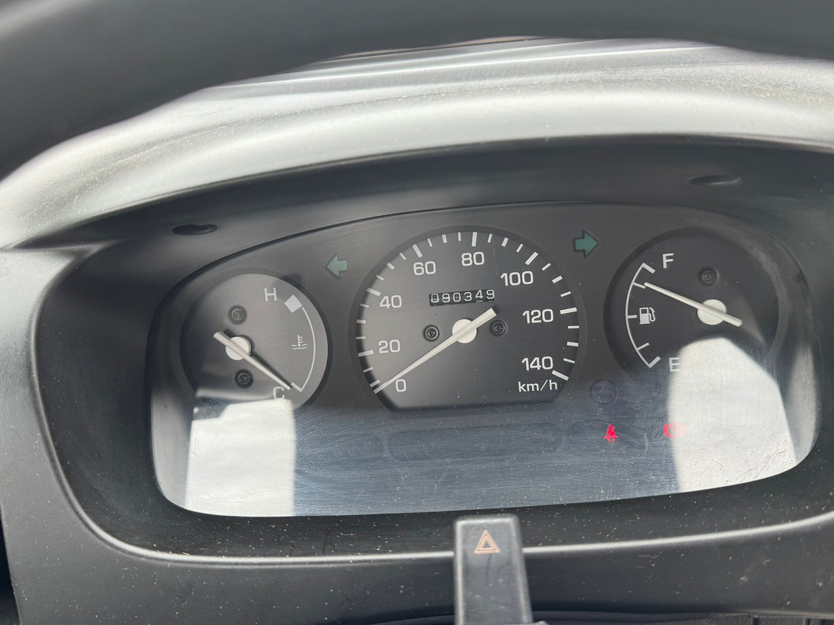 White 2001 Daihatsu Hijet 4x4 kei truck, photo 11 of 13