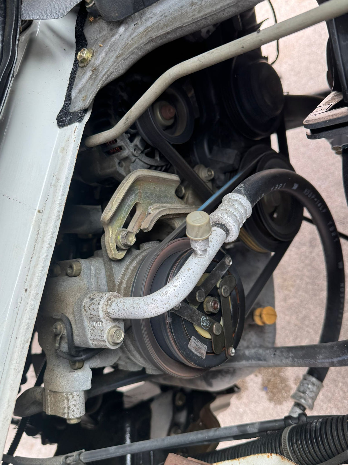 White 2001 Daihatsu Hijet 4x4 kei truck, photo 13 of 13