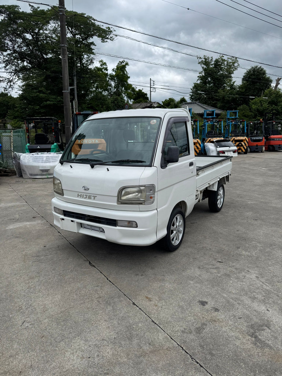 White 2000 Daihatsu Hijet 4x4 kei truck, photo 1 of 11