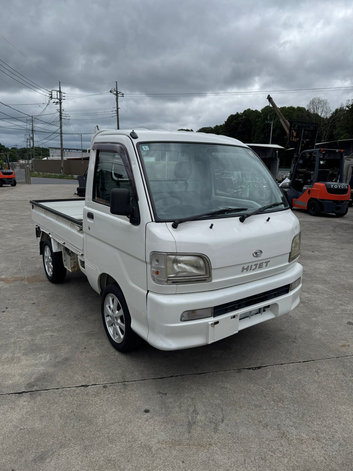 White 2000 Daihatsu Hijet 4x4 kei truck, photo 2 of 11