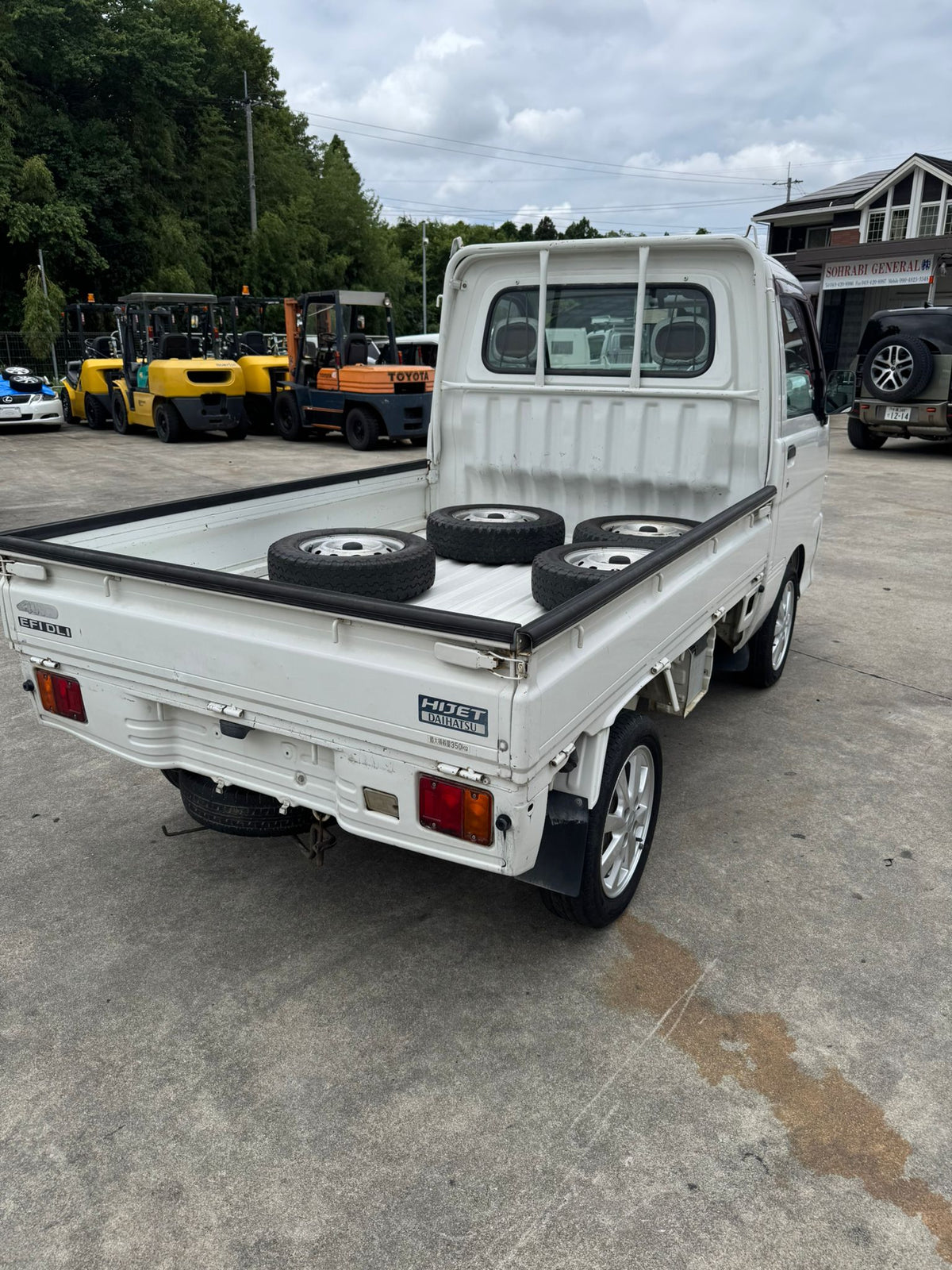 White 2000 Daihatsu Hijet 4x4 kei truck, photo 3 of 11