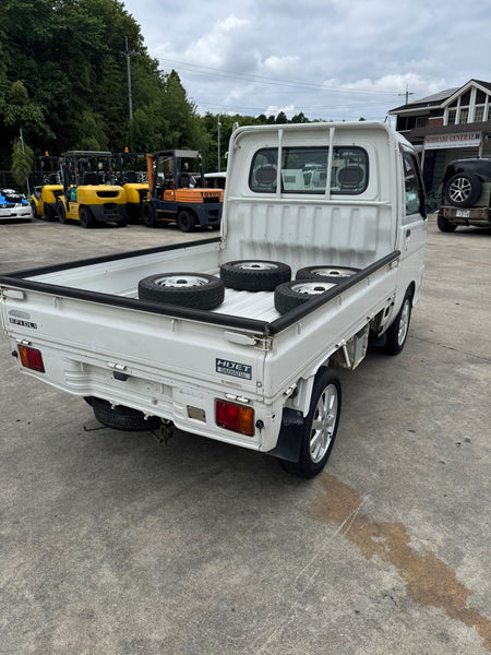 White 2000 Daihatsu Hijet 4x4 kei truck, photo 3 of 11