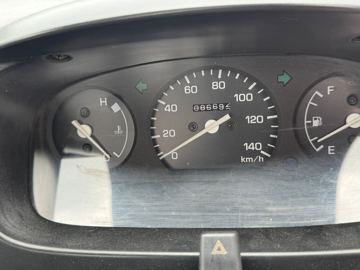 White 2000 Daihatsu Hijet 4x4 kei truck, photo 9 of 11