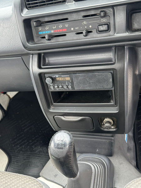 White 2000 Daihatsu Hijet 4x4 kei truck, photo 10 of 11