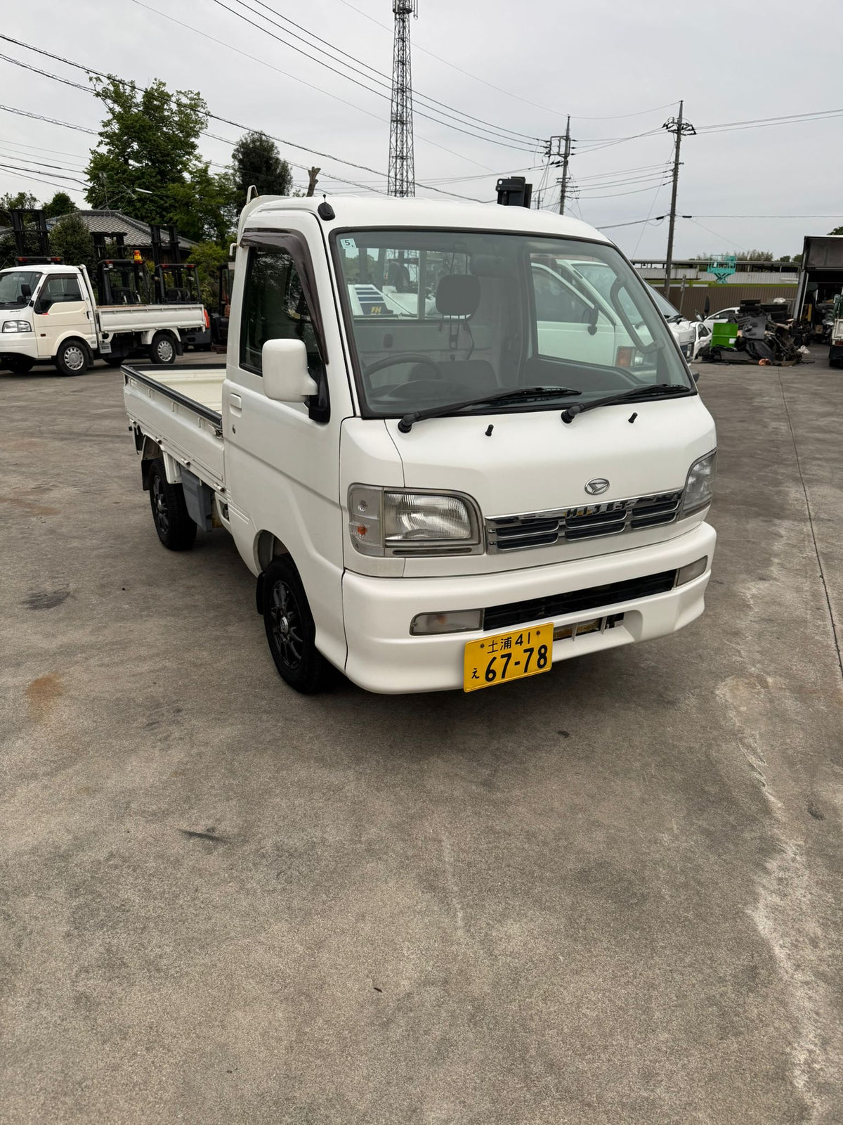 White 2001 Daihatsu Hijet 4x4 kei truck, photo 2 of 13