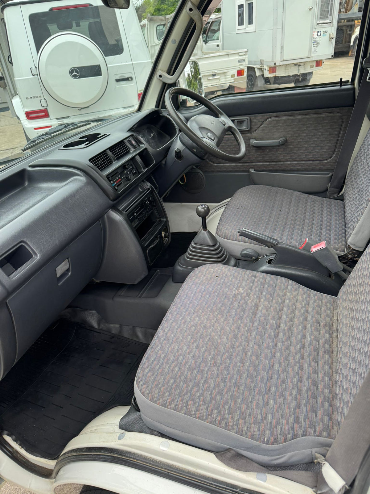 White 2001 Daihatsu Hijet 4x4 kei truck, photo 5 of 13