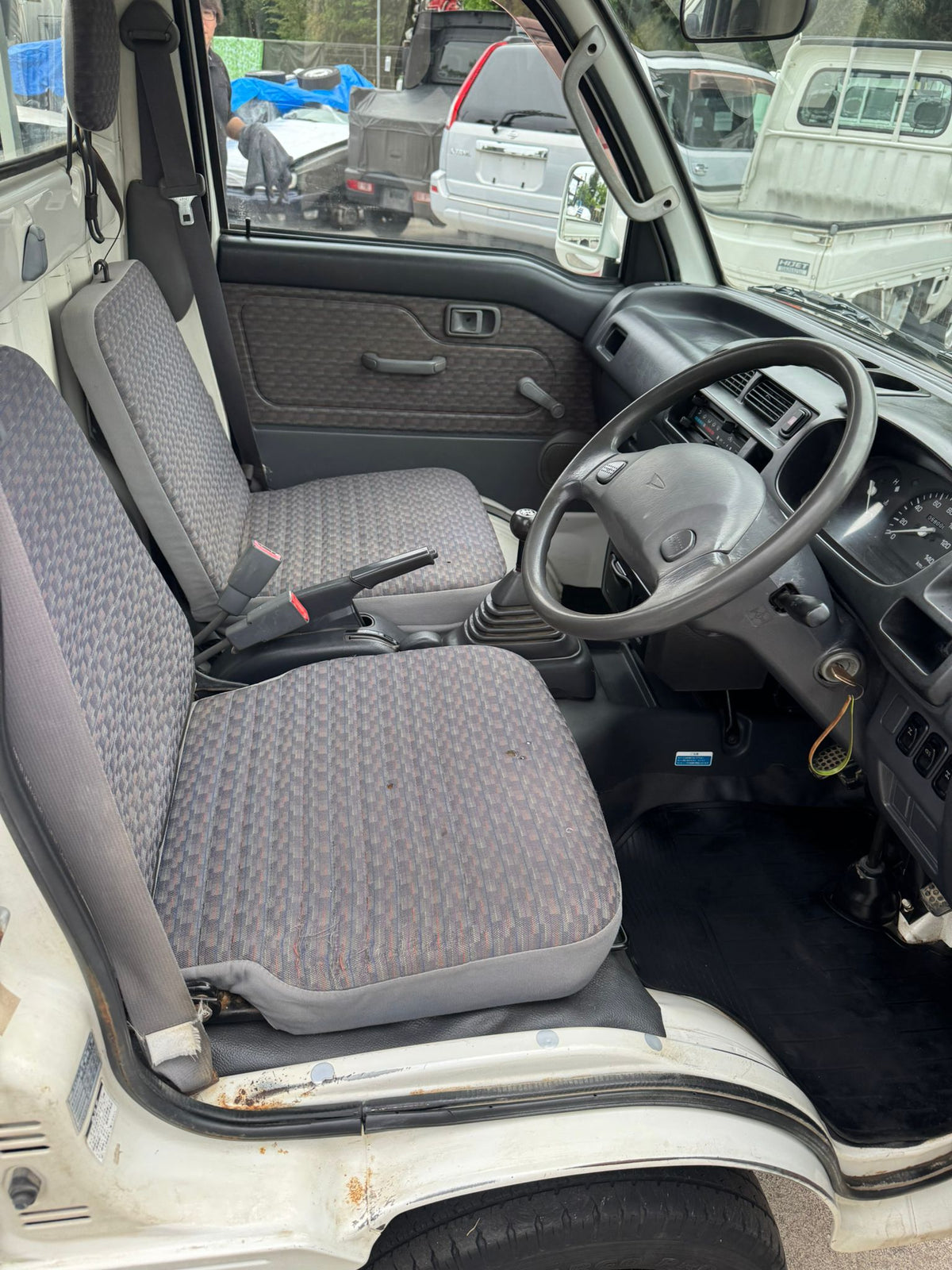 White 2001 Daihatsu Hijet 4x4 kei truck, photo 6 of 13