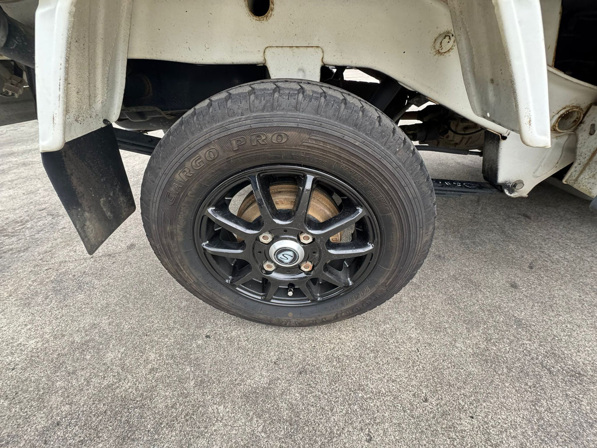White 2001 Daihatsu Hijet 4x4 kei truck, photo 11 of 13