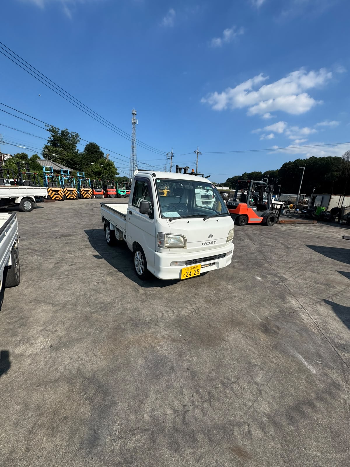 White 2001 Daihatsu Hijet 4x4 M/T kei truck, photo 1 of 13