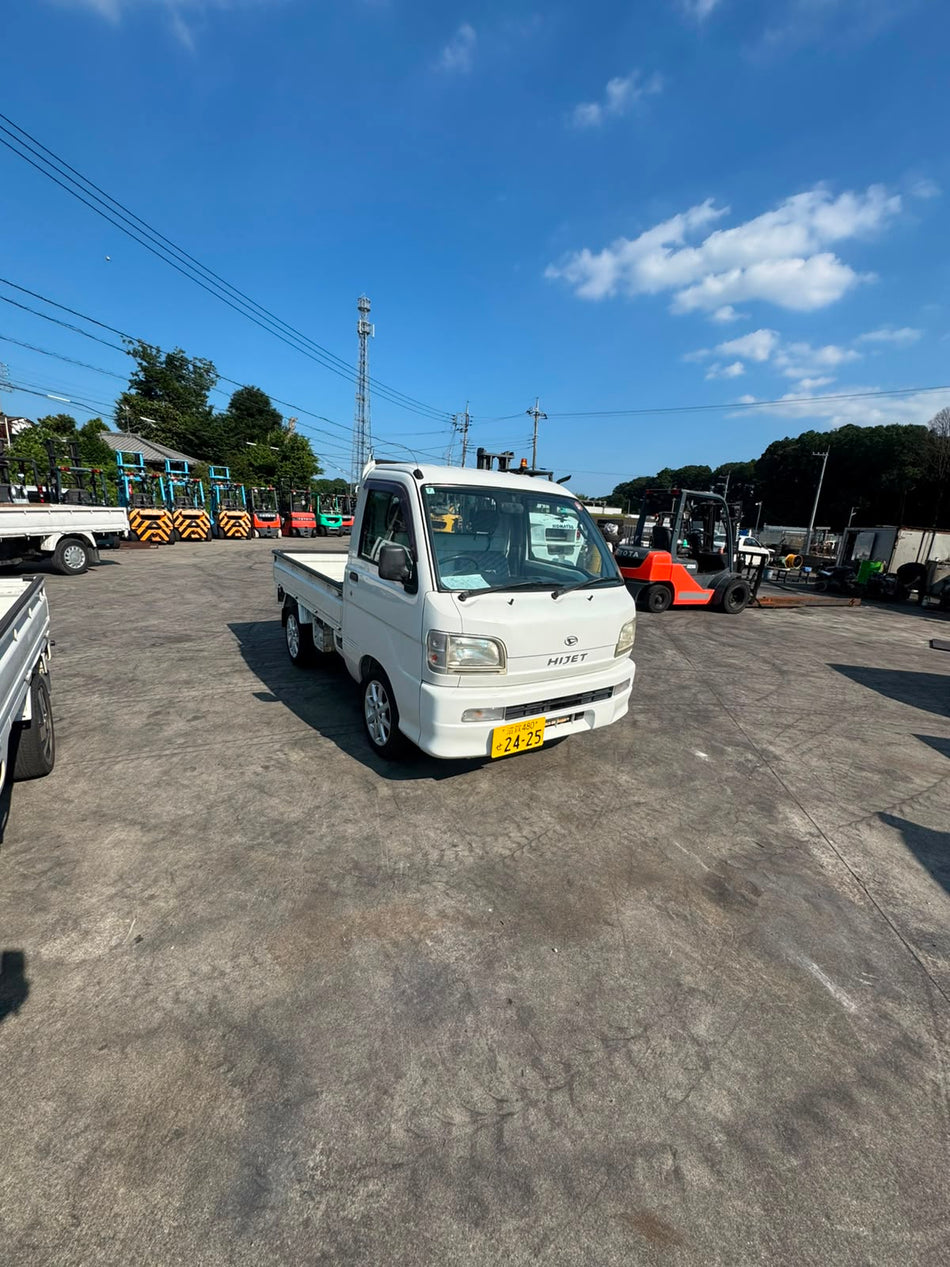 White 2001 Daihatsu Hijet 4x4 M/T kei truck, photo 1 of 13