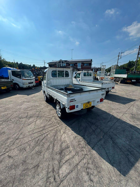 White 2001 Daihatsu Hijet 4x4 M/T kei truck, photo 3 of 13