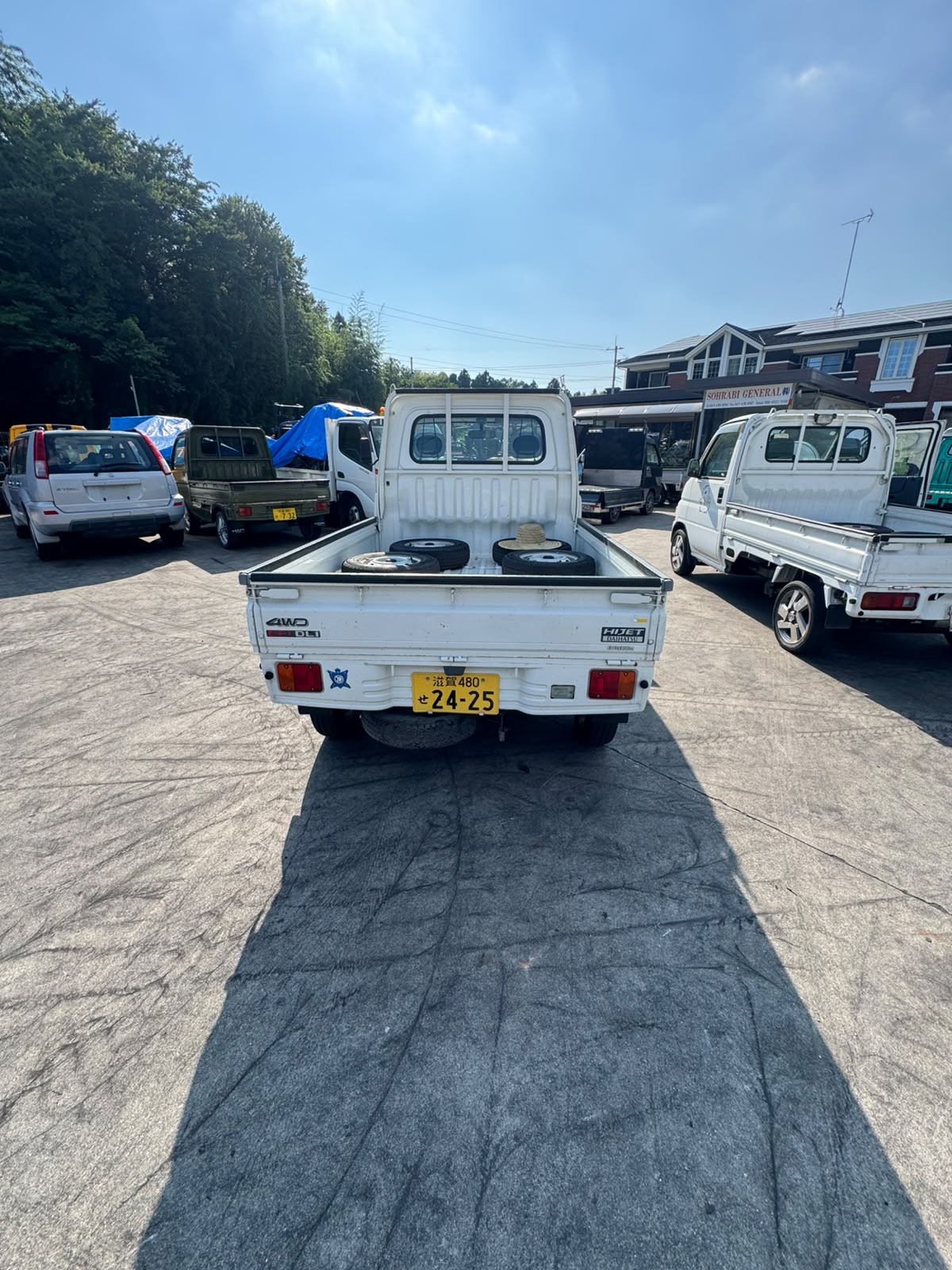 White 2001 Daihatsu Hijet 4x4 M/T kei truck, photo 4 of 13