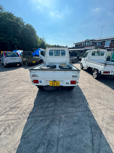 White 2001 Daihatsu Hijet 4x4 M/T kei truck, photo 4 of 13