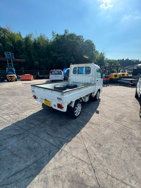 White 2001 Daihatsu Hijet 4x4 M/T kei truck, photo 5 of 13