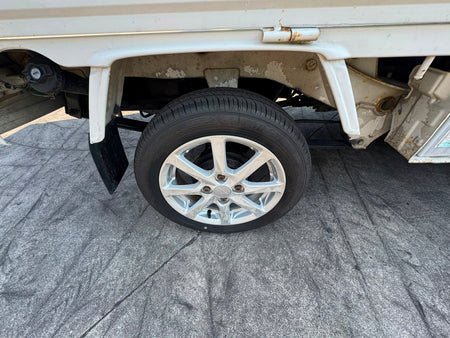 White 2001 Daihatsu Hijet 4x4 M/T kei truck, photo 6 of 13
