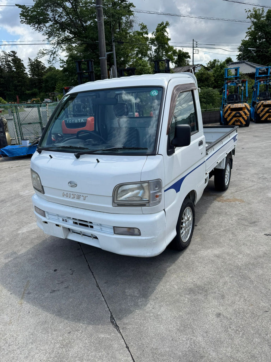 White 2001 Daihatsu Hijet 4x4 kei truck, photo 1 of 13