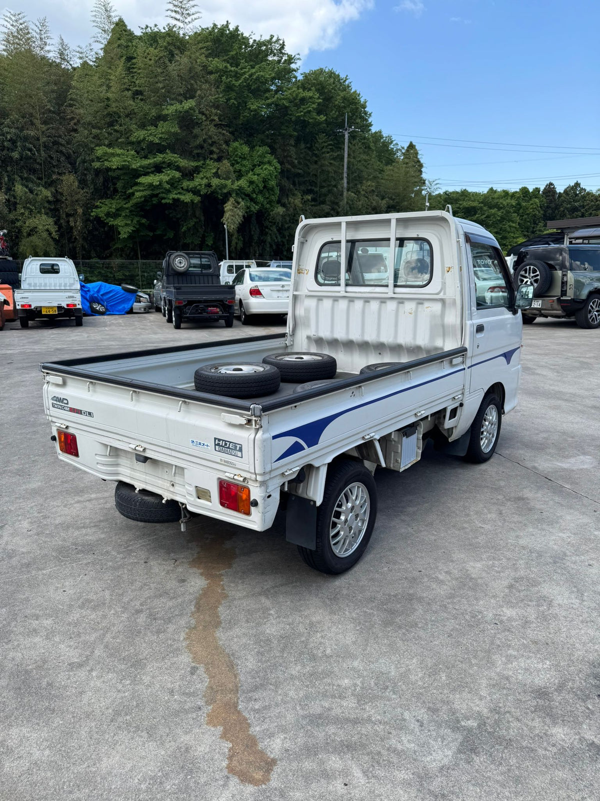 White 2001 Daihatsu Hijet 4x4 kei truck, photo 4 of 13