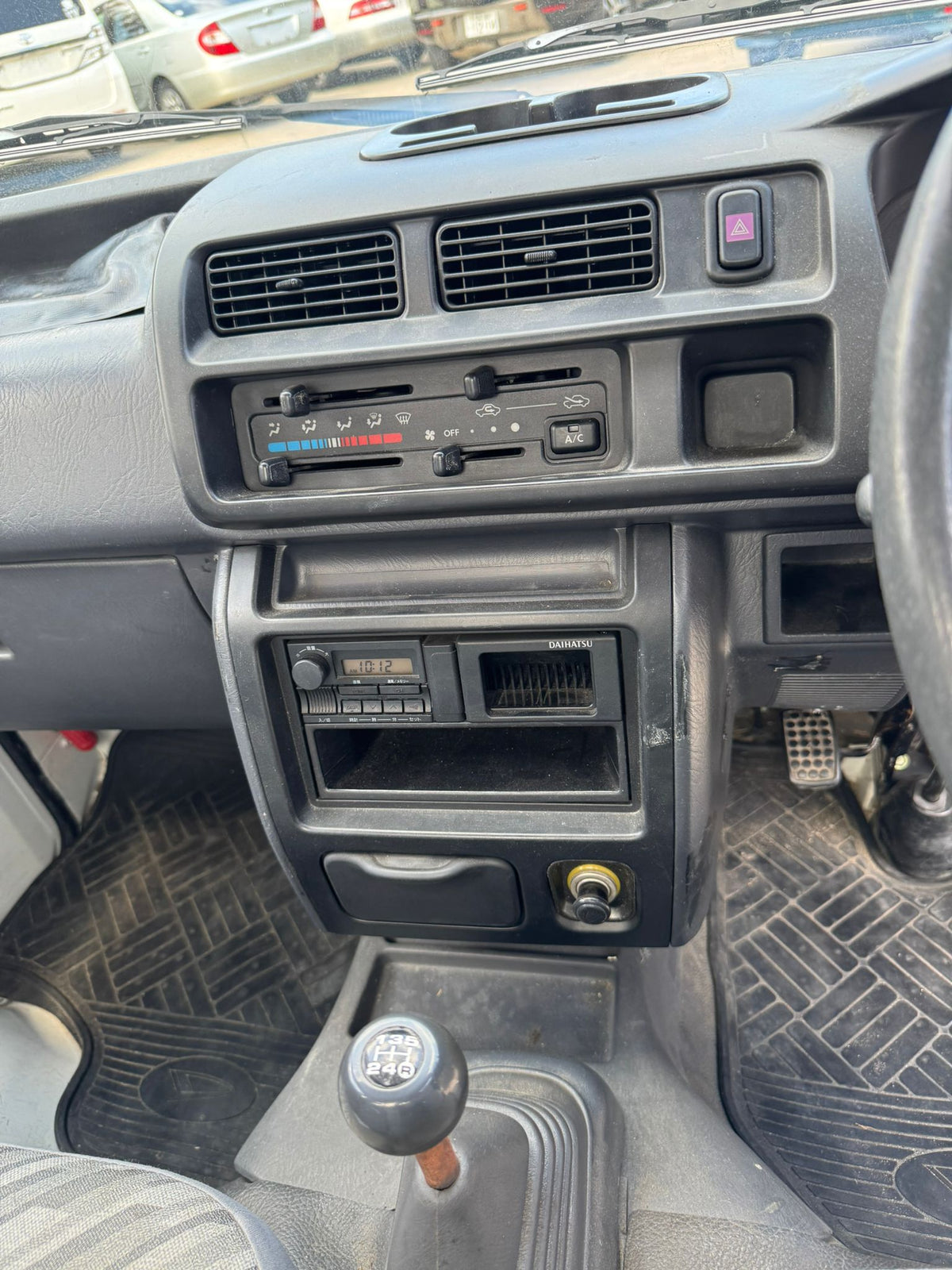 White 2001 Daihatsu Hijet 4x4 kei truck, photo 11 of 13