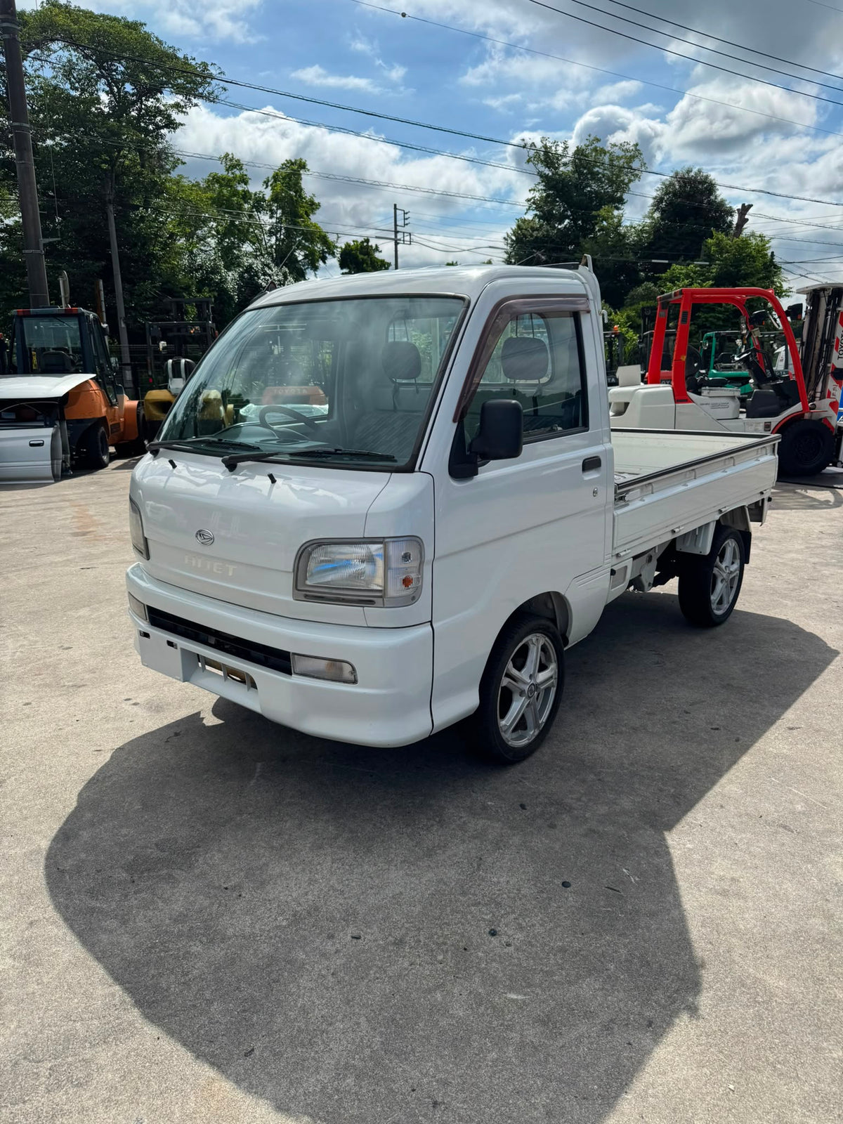 White 2001 Daihatsu Hijet 4x4 kei truck, photo 1 of 13