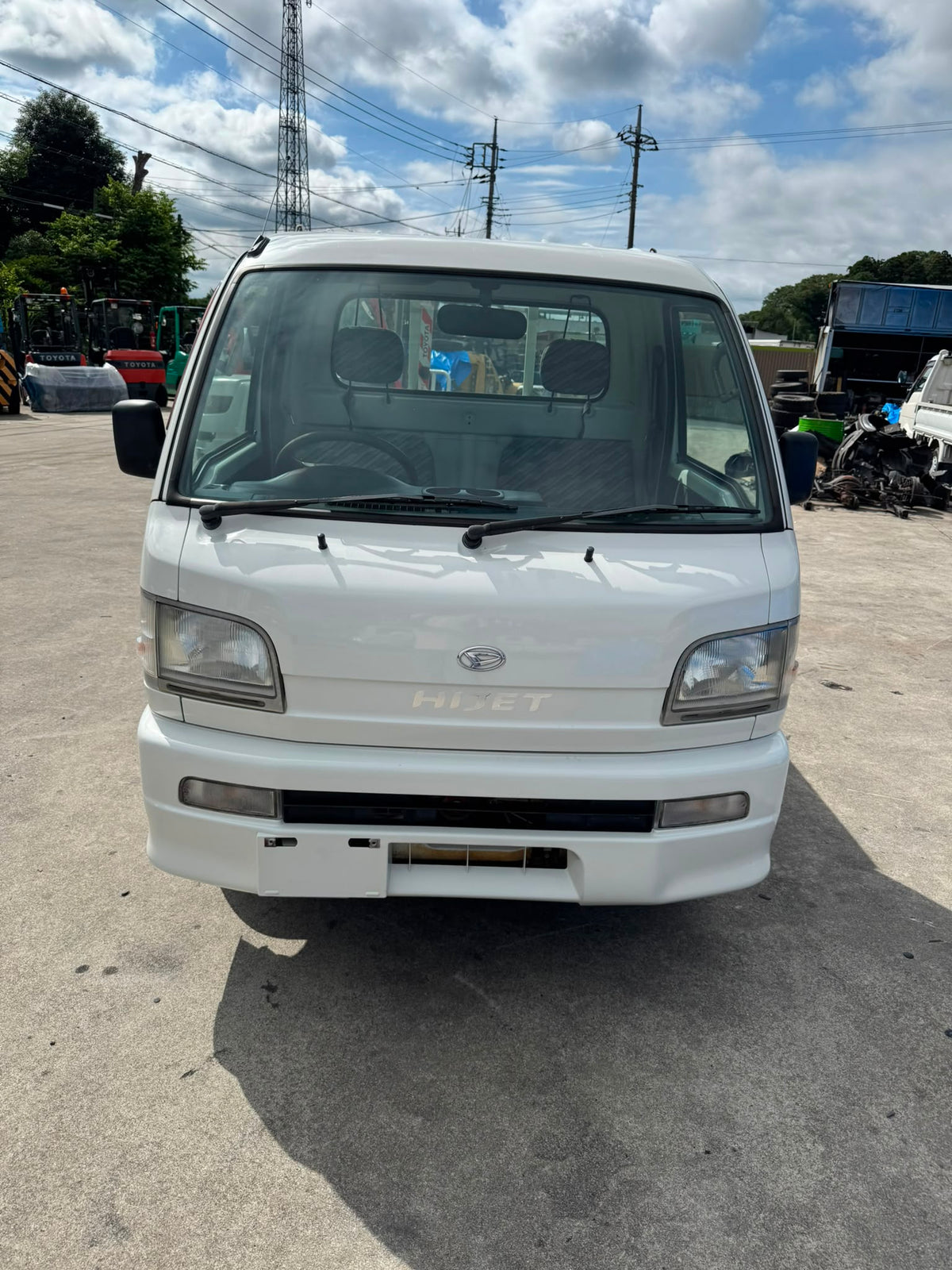 White 2001 Daihatsu Hijet 4x4 kei truck, photo 2 of 13