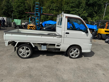 White 2001 Daihatsu Hijet 4x4 kei truck, photo 4 of 13