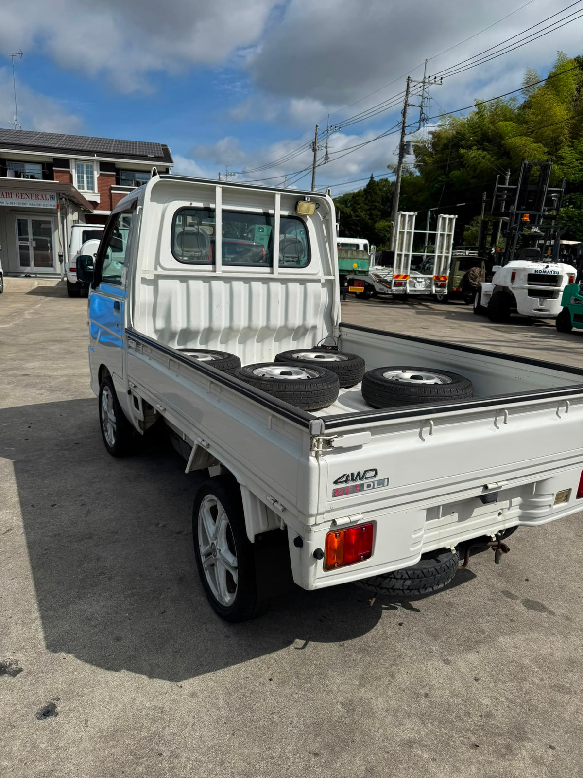 White 2001 Daihatsu Hijet 4x4 kei truck, photo 6 of 13