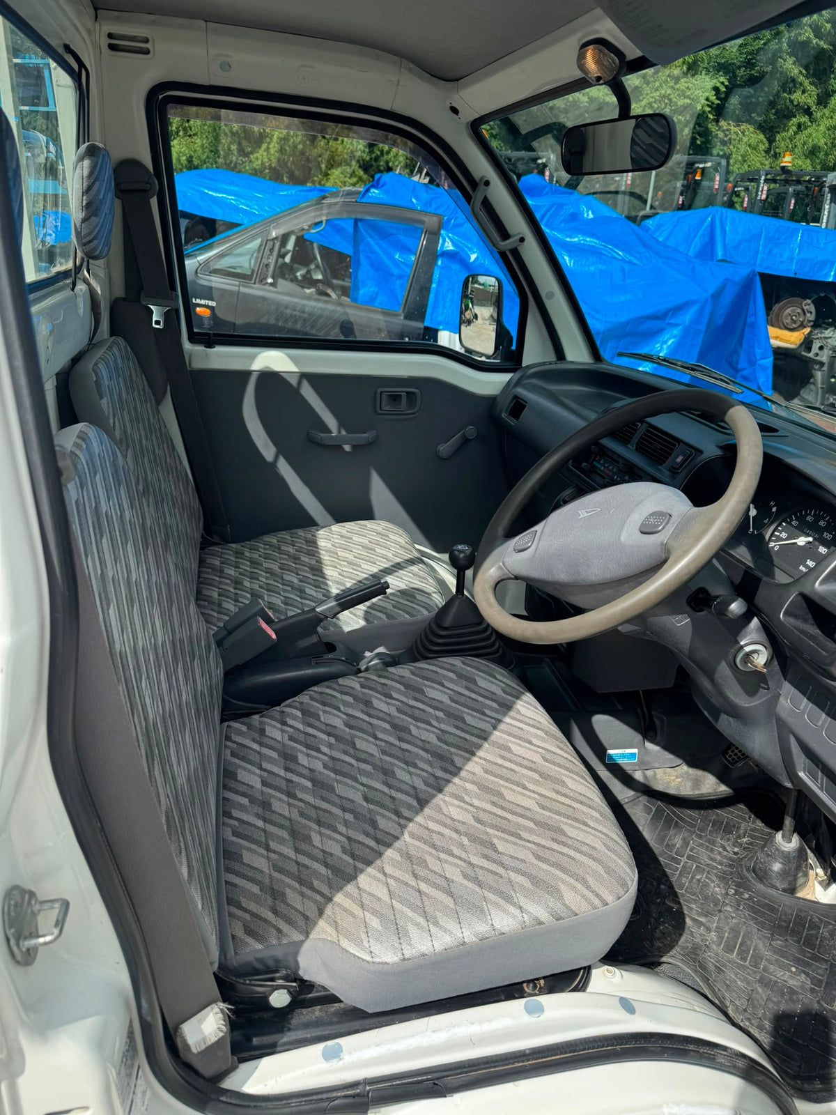 White 2001 Daihatsu Hijet 4x4 kei truck, photo 10 of 13