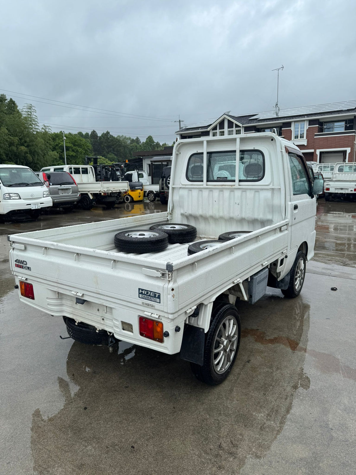 White 2001 Daihatsu Hijet 4x4 M/T kei truck, photo 3 of 13