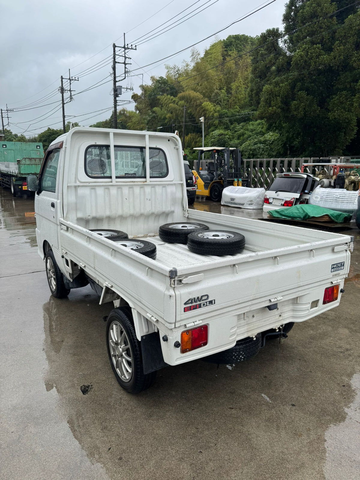 White 2001 Daihatsu Hijet 4x4 M/T kei truck, photo 4 of 13