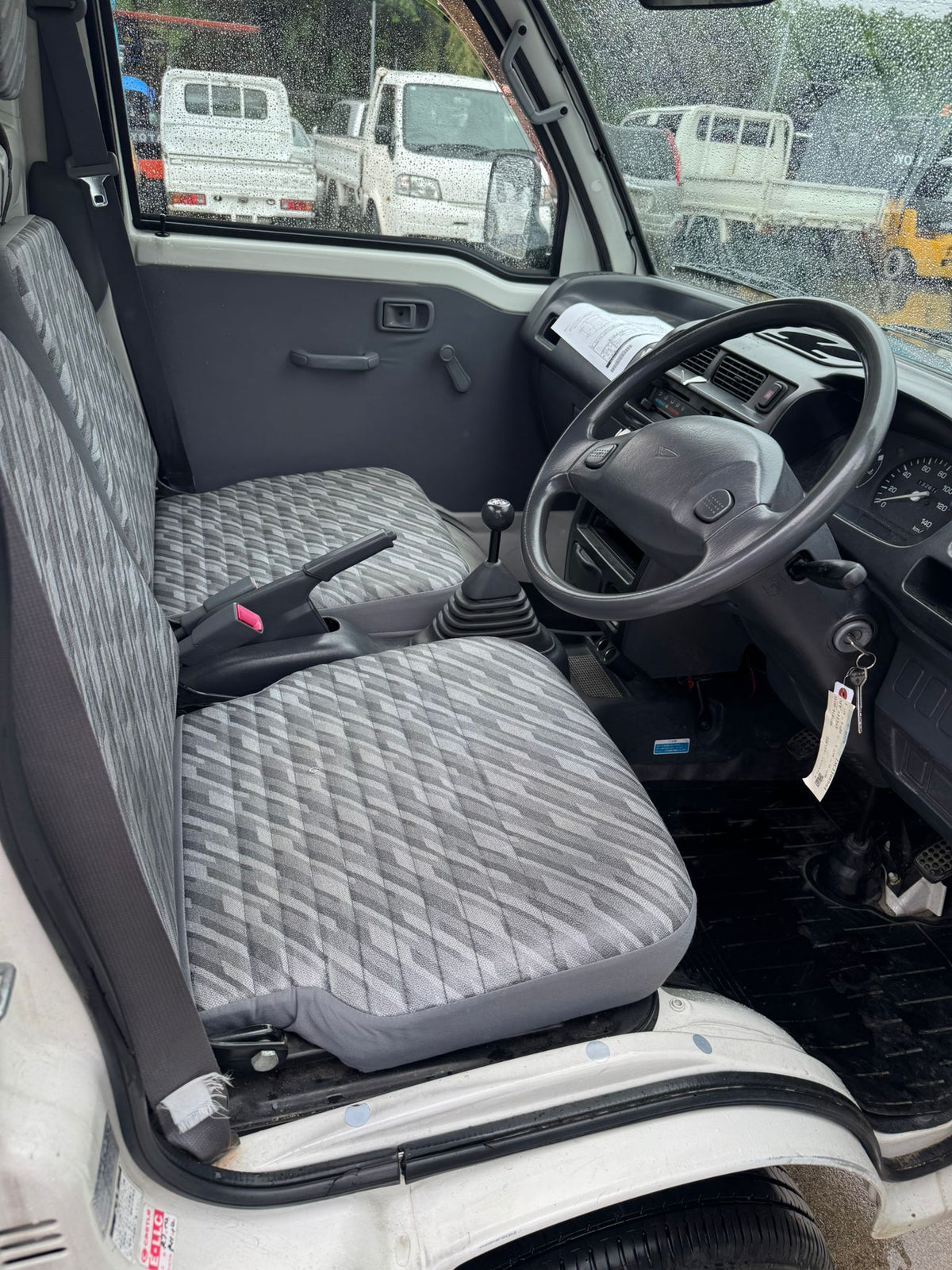 White 2001 Daihatsu Hijet 4x4 M/T kei truck, photo 9 of 13