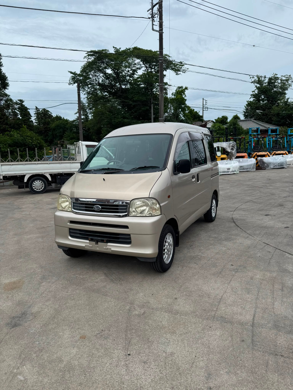 Champagne 2001 Daihatsu Atrai Wagon kei van, photo 1 of 15