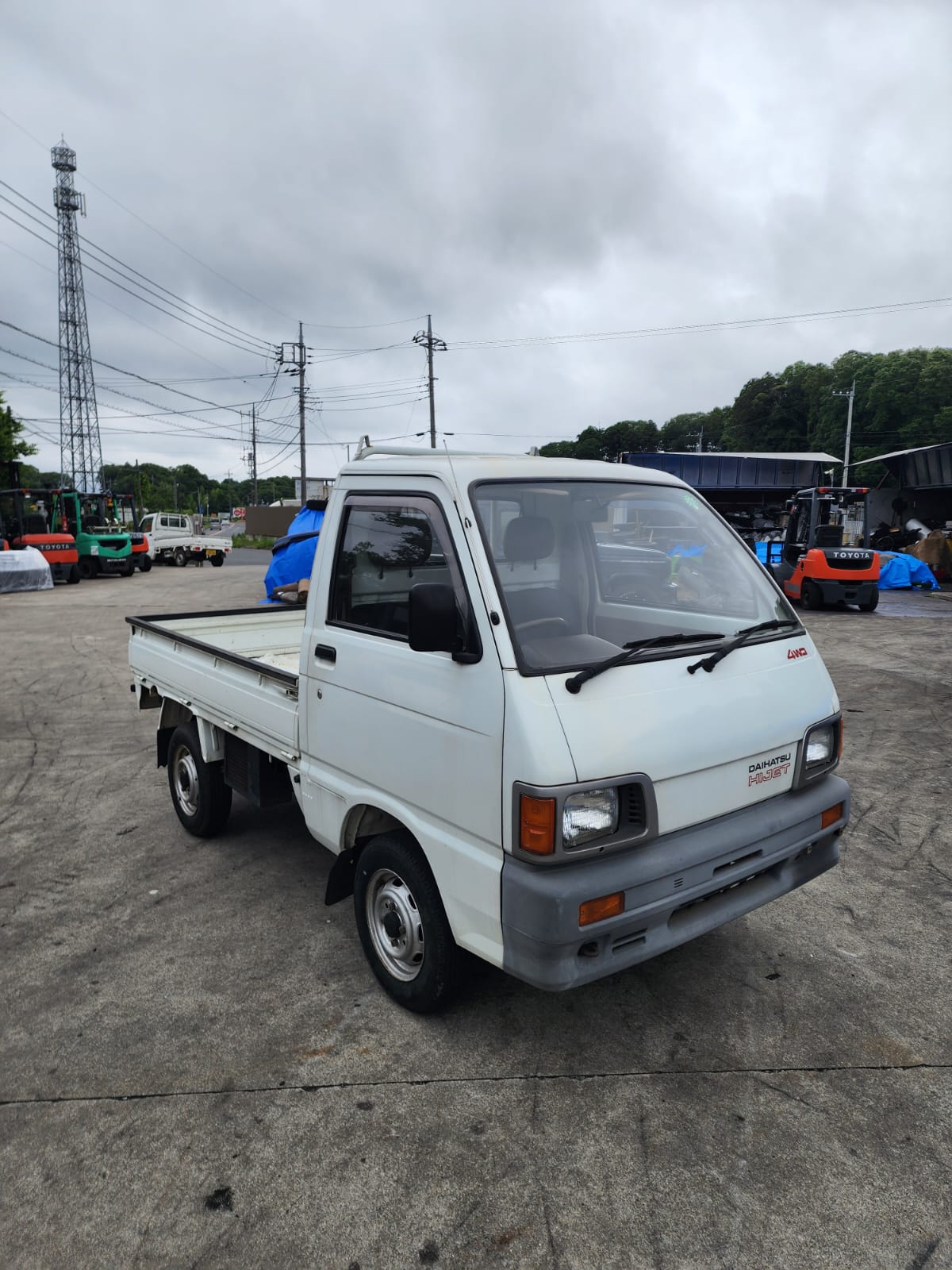 White 1992 Daihatsu Hijet 4x4 kei truck, photo 1 of 15