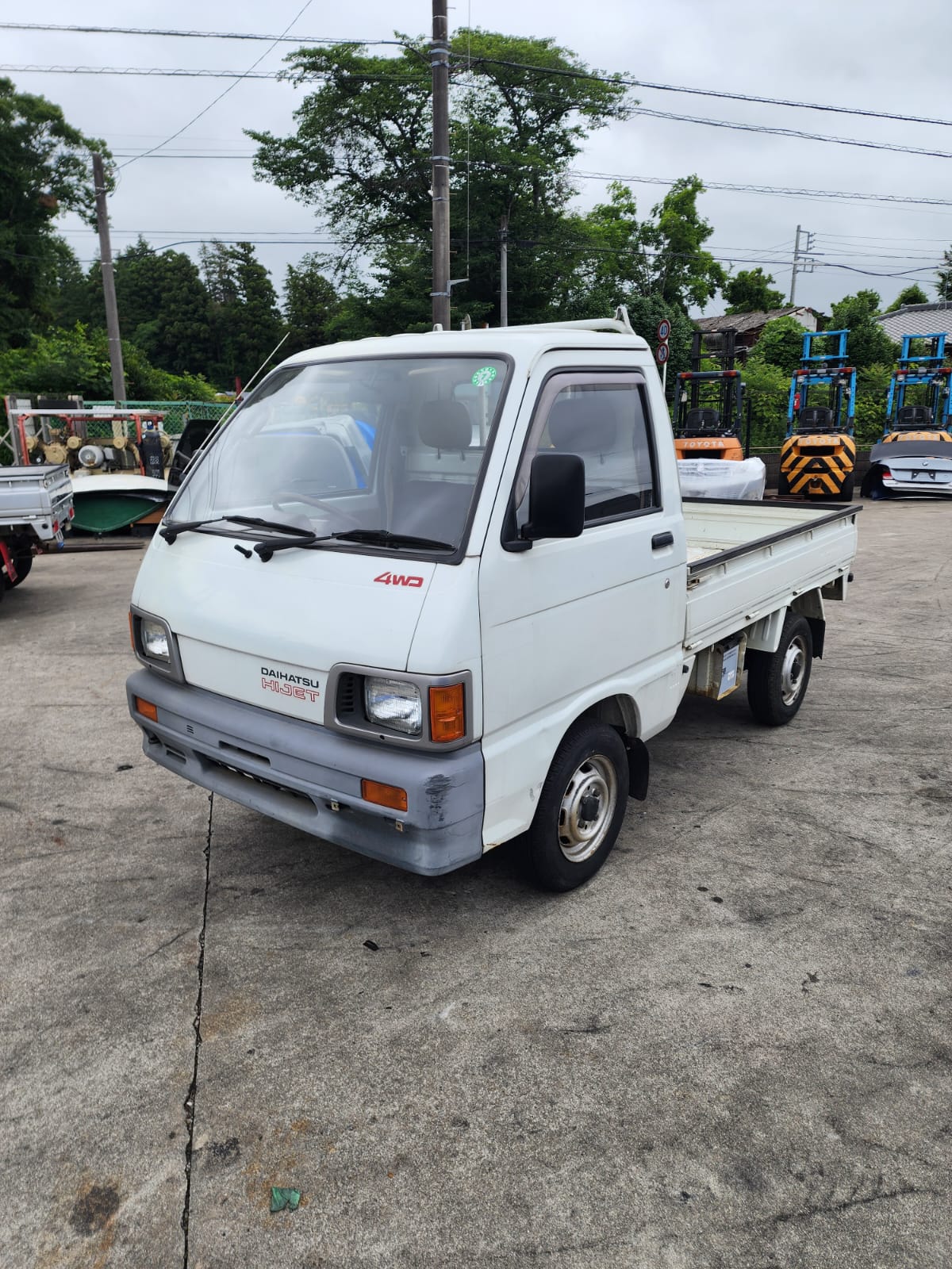 White 1992 Daihatsu Hijet 4x4 kei truck, photo 2 of 15